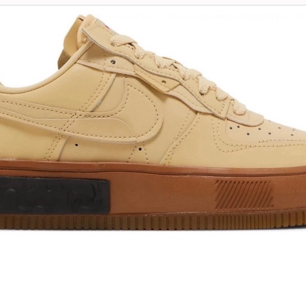 NIKE AIR FORCE 1. WOMENS SIZE 6.5.